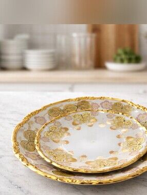 2 vintage plates by Limoges P&P.